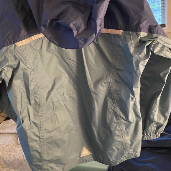 Boys very cool rain jacket - Picture 2 of 5